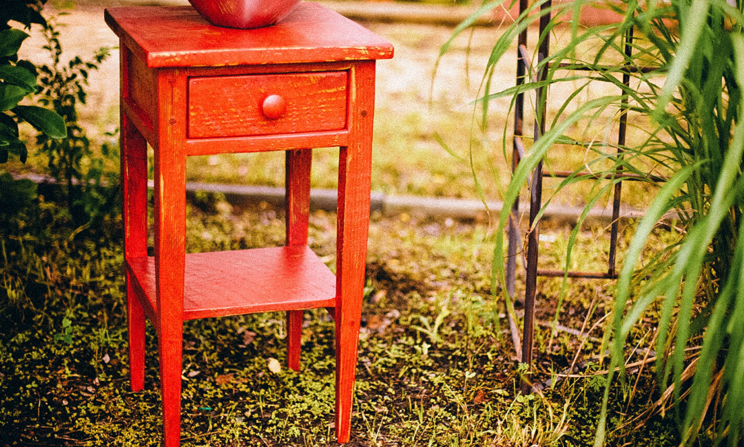 How to paint wooden furniture